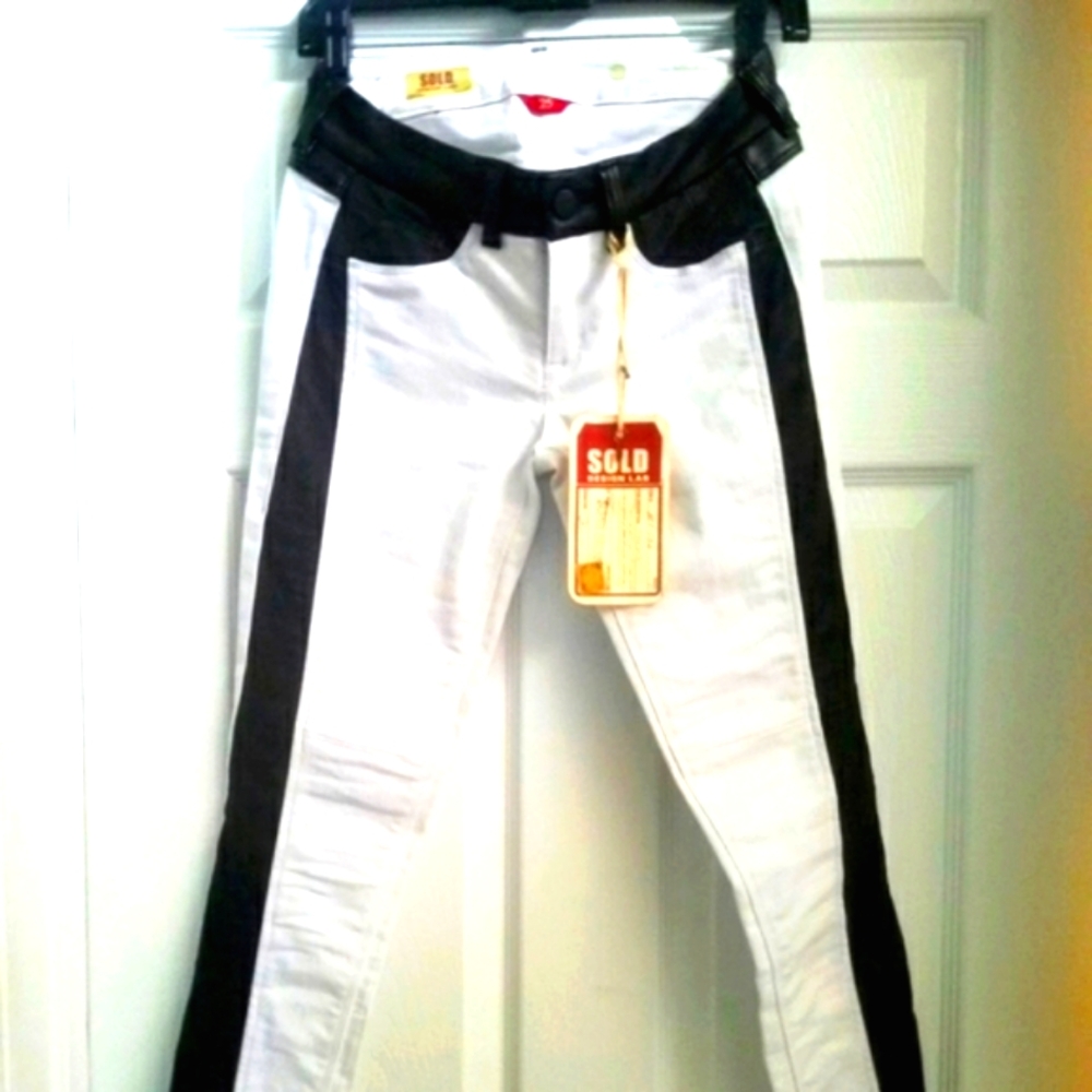 Nwt sold by design blk & wht jeans